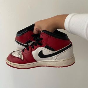 Jordan 1 mid Chicago